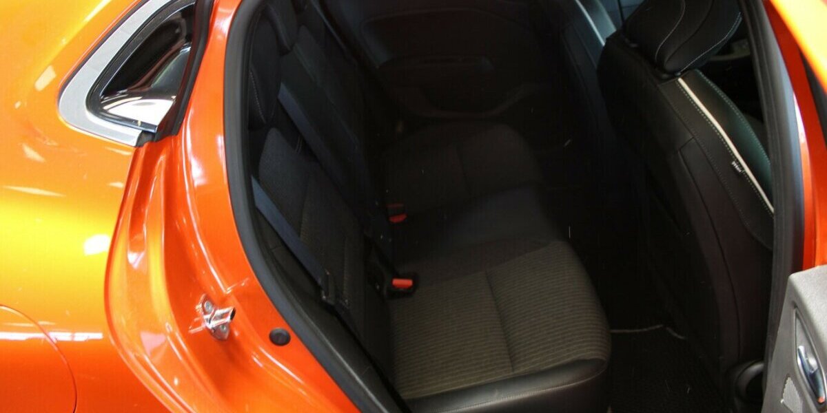 Renault Clio 1.6 E-TECH Hybrid 140 Intens 49.815 km 14.480 &euro; Euskirchen 53881