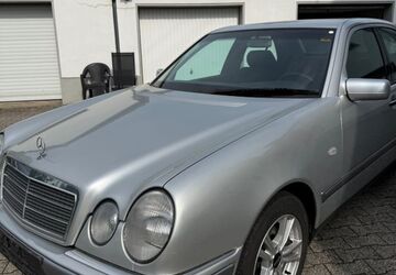 Mercedes-Benz E 300 141.303 km 17.999 &euro; Bonn 53123