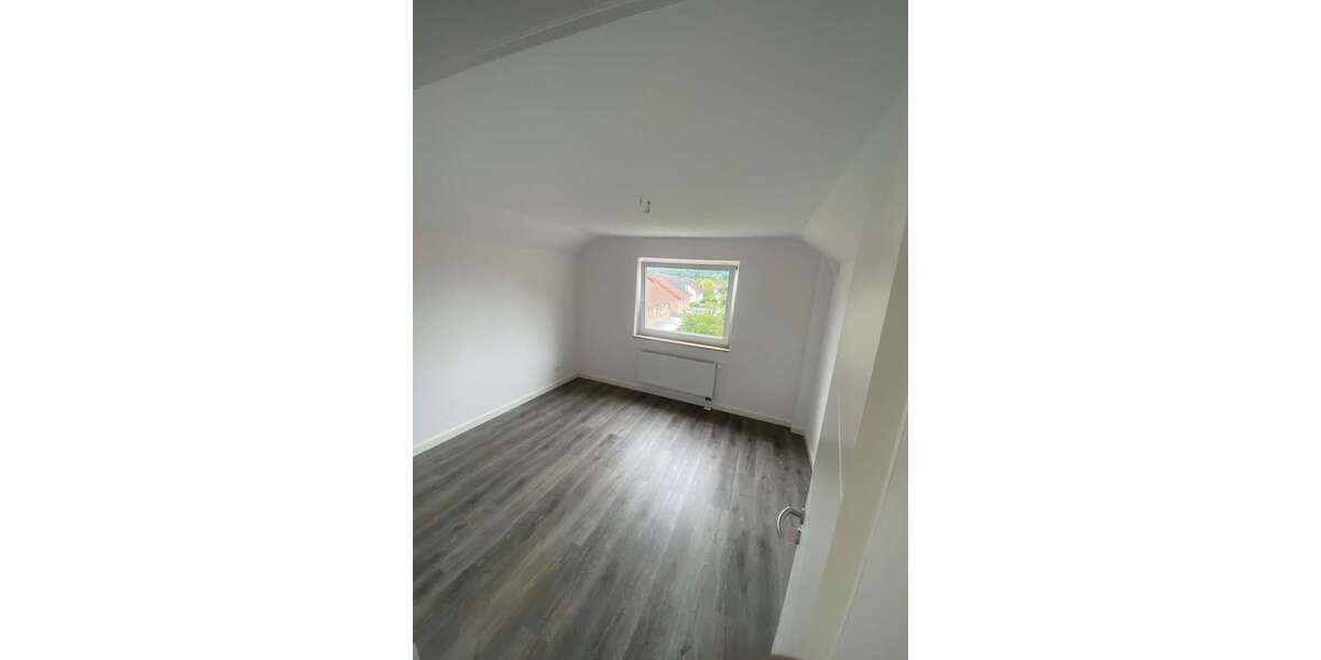 Etagenwohnung Lohmar - 3 Zimmer, 91 m&sup2;, 1.100&euro; | Angebot:27228249