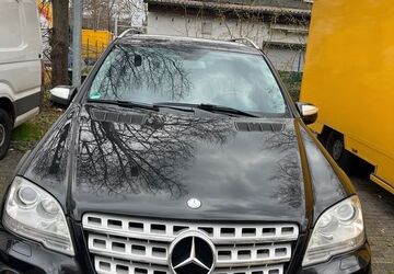 Mercedes-Benz ML 320 212.000 km 9.400 &euro; Bonn 53175
