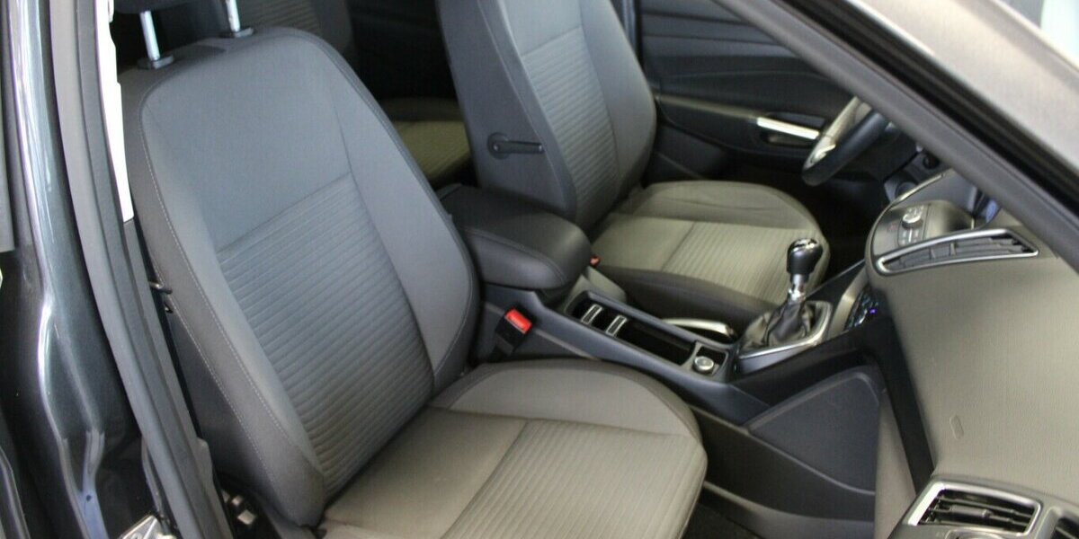 Ford Grand C-Max 1.0 EcoBoost Titanium - 7-Sitzer - 63.004 km 11.980 &euro; Euskirchen 53881