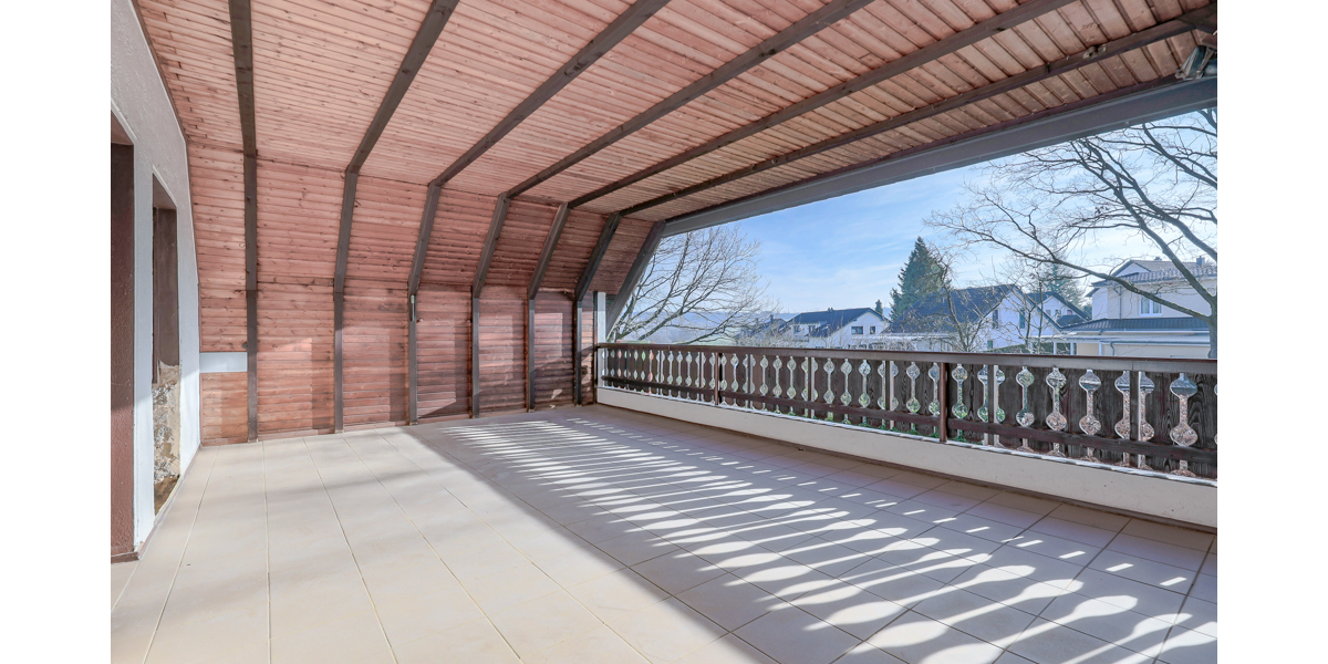 Überdachte Terrasse OG
