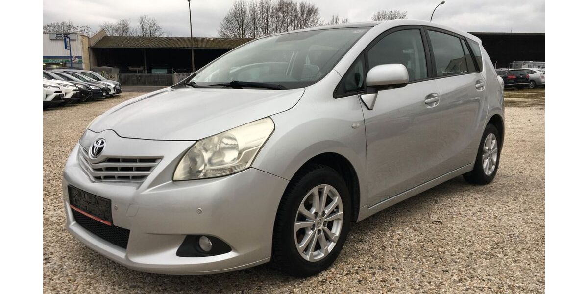 Toyota Verso 182.000 km 5.999 &euro; Bonn 53227