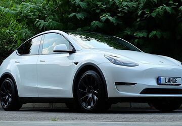 Tesla Model Y 45.961 km 42.380 &euro; Köln 50996
