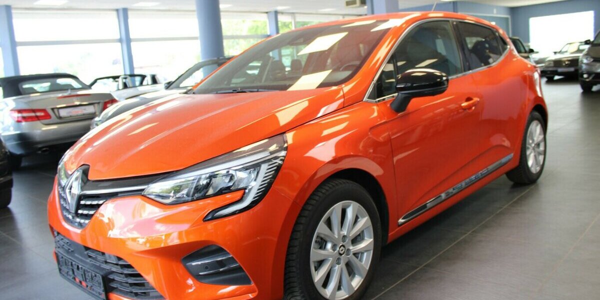 Renault Clio 1.6 E-TECH Hybrid 140 Intens 49.815 km 14.480 &euro; Euskirchen 53881