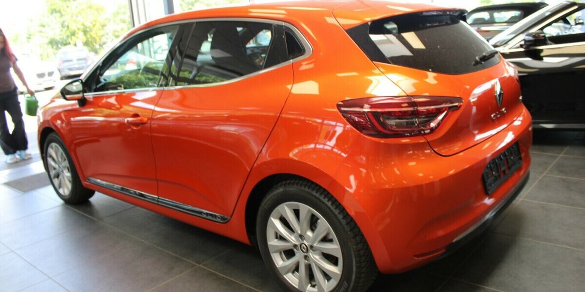 Renault Clio 1.6 E-TECH Hybrid 140 Intens 49.815 km 14.480 &euro; Euskirchen 53881
