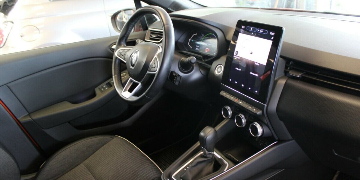Renault Clio 1.6 E-TECH Hybrid 140 Intens 49.815 km 14.480 &euro; Euskirchen 53881