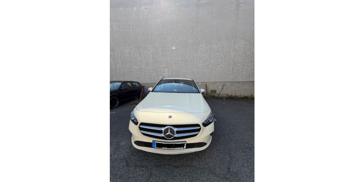 Mercedes-Benz B 180 303.113 km 8.000 &euro; Bonn 53179